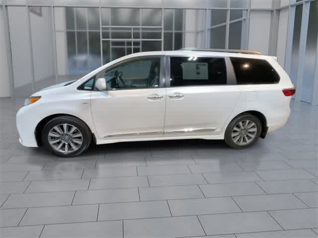 2020 Toyota Sienna XLE