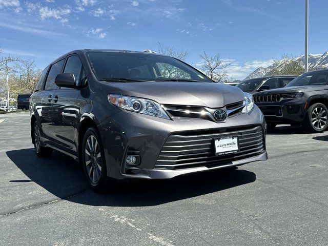 2020 Toyota Sienna XLE