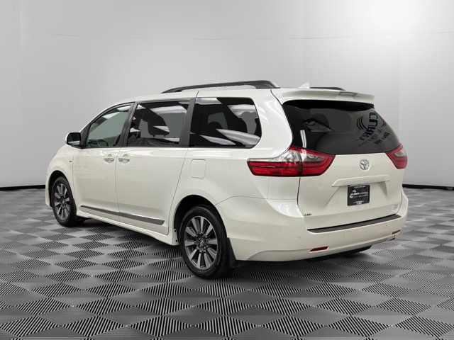 2020 Toyota Sienna XLE