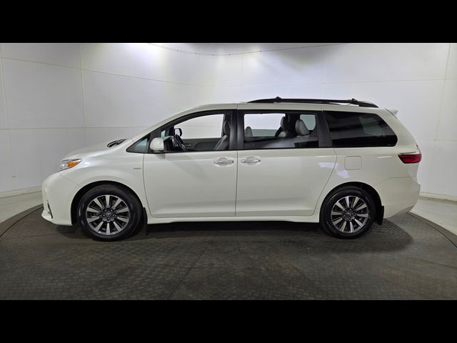 2020 Toyota Sienna XLE