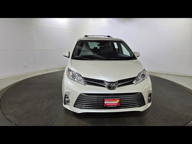 2020 Toyota Sienna XLE