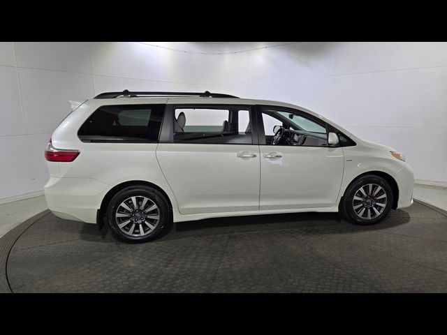 2020 Toyota Sienna XLE