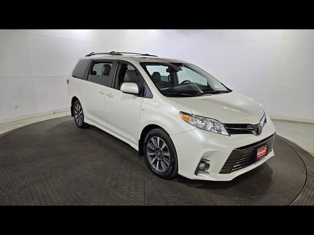 2020 Toyota Sienna XLE