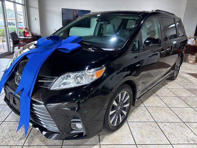 2020 Toyota Sienna XLE