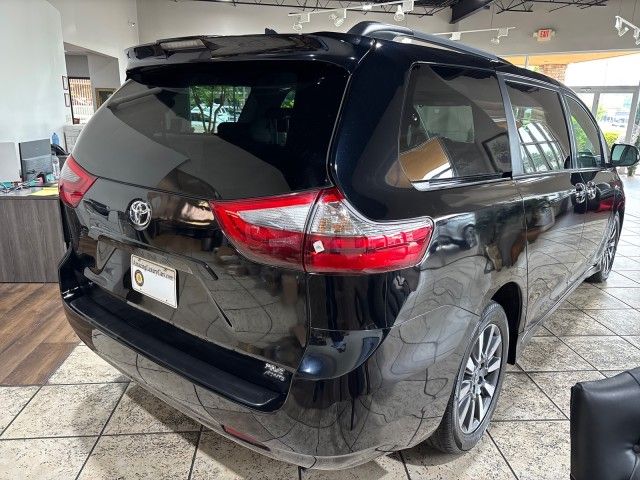 2020 Toyota Sienna XLE