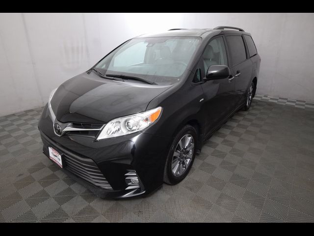 2020 Toyota Sienna XLE