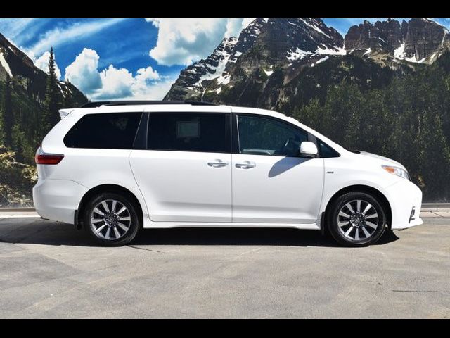 2020 Toyota Sienna XLE