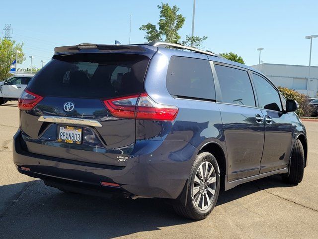 2020 Toyota Sienna XLE