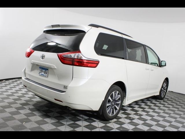 2020 Toyota Sienna XLE