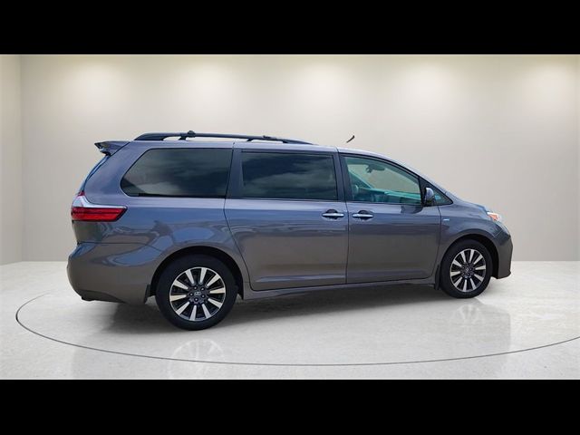 2020 Toyota Sienna XLE