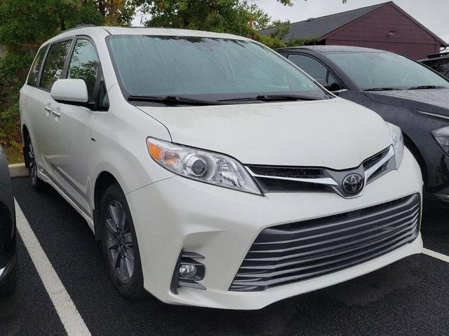 2020 Toyota Sienna XLE