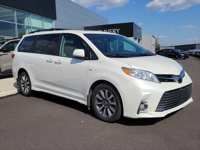 2020 Toyota Sienna XLE