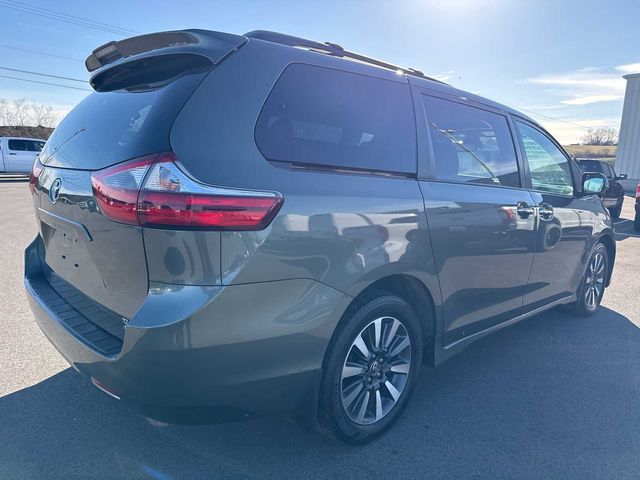 2020 Toyota Sienna XLE