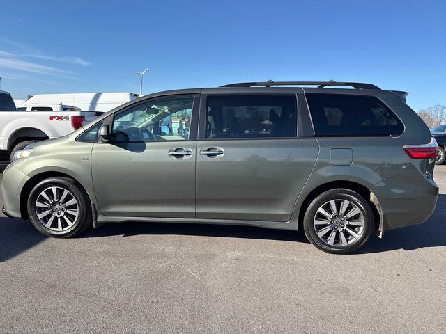 2020 Toyota Sienna XLE