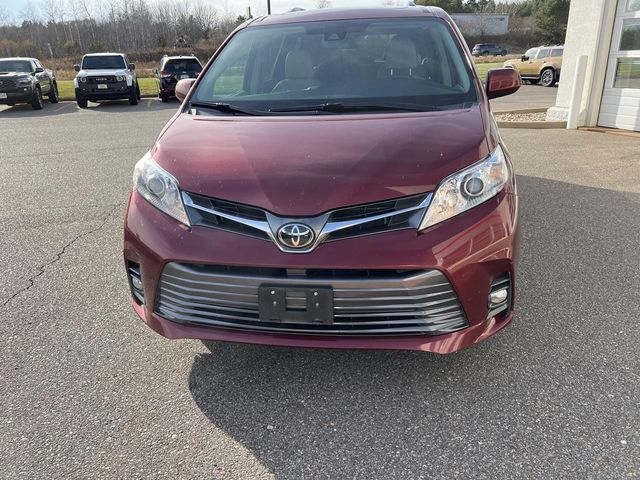 2020 Toyota Sienna XLE