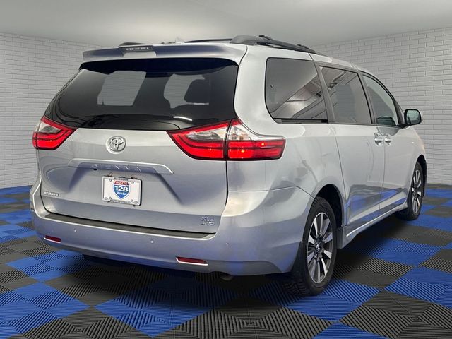 2020 Toyota Sienna XLE