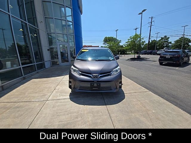 2020 Toyota Sienna XLE