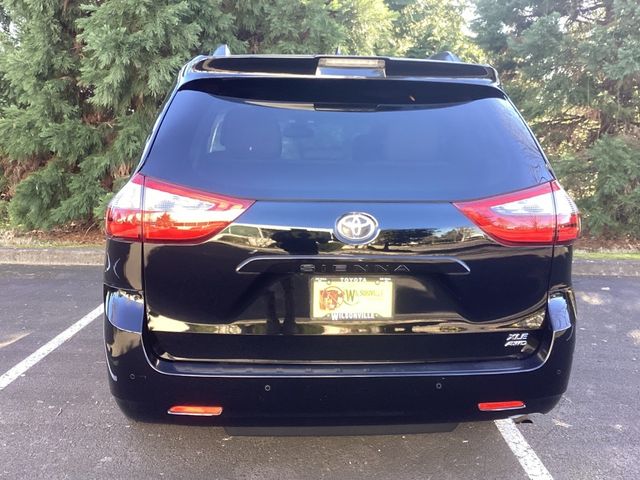 2020 Toyota Sienna XLE