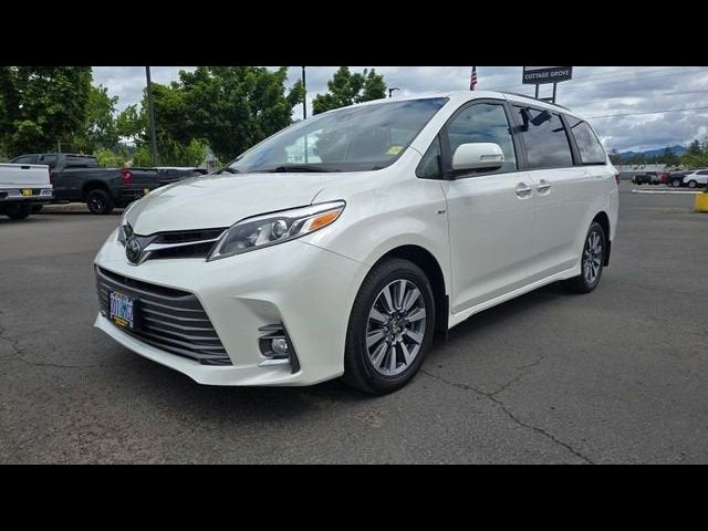 2020 Toyota Sienna XLE
