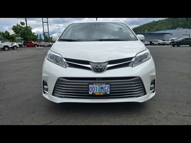 2020 Toyota Sienna XLE