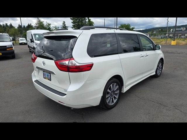 2020 Toyota Sienna XLE
