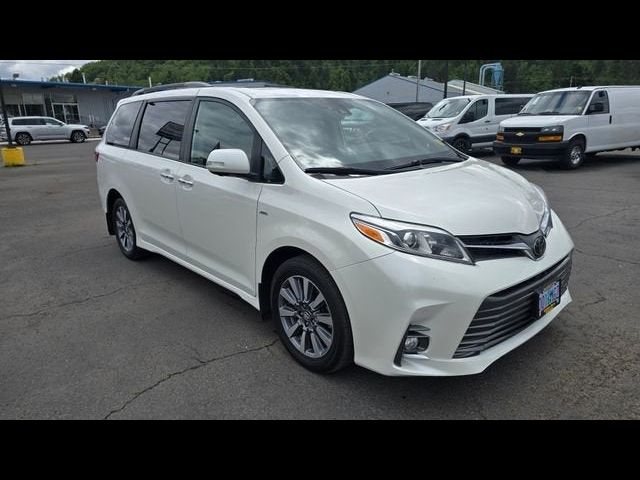 2020 Toyota Sienna XLE