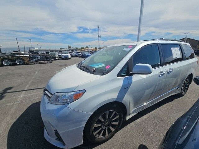 2020 Toyota Sienna XLE