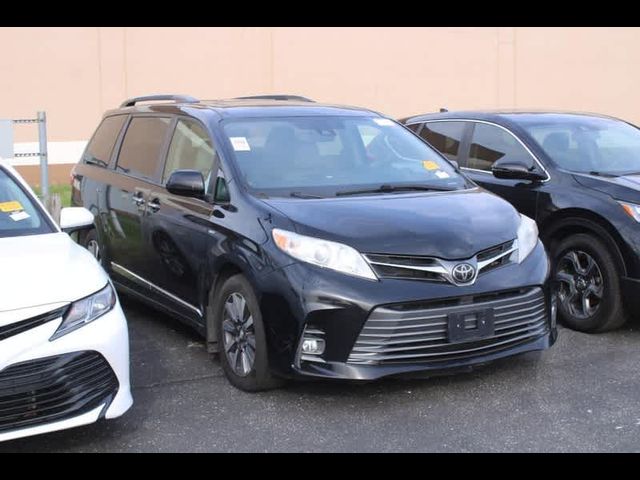 2020 Toyota Sienna XLE