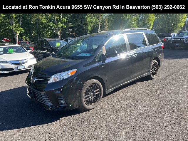 2020 Toyota Sienna XLE