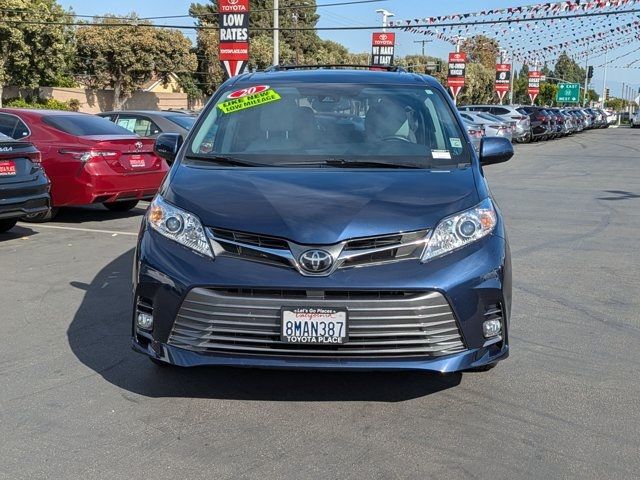 2020 Toyota Sienna XLE