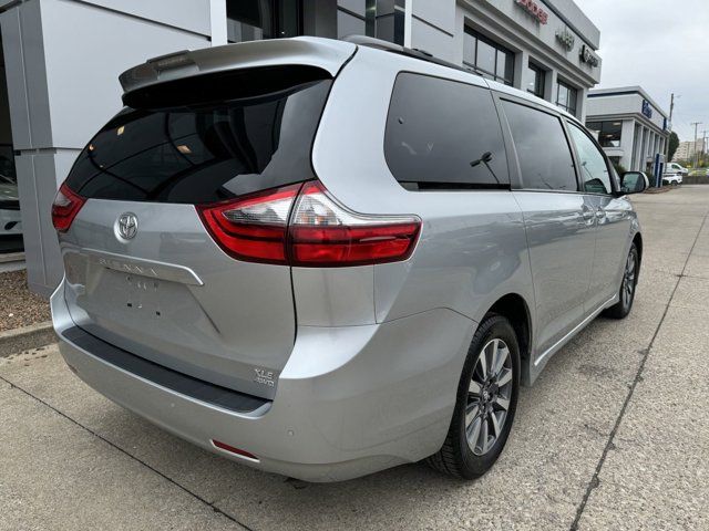 2020 Toyota Sienna XLE