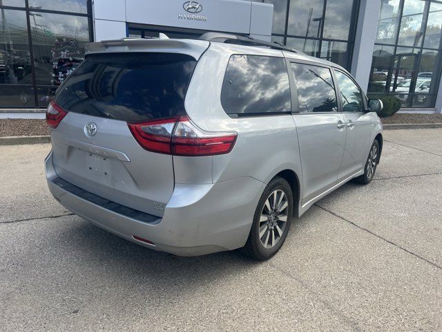 2020 Toyota Sienna XLE