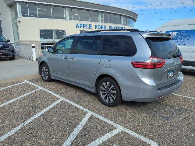 2020 Toyota Sienna XLE