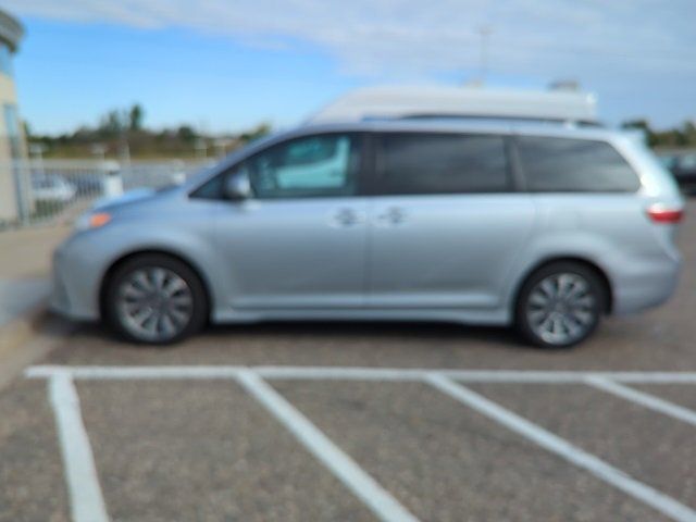 2020 Toyota Sienna XLE