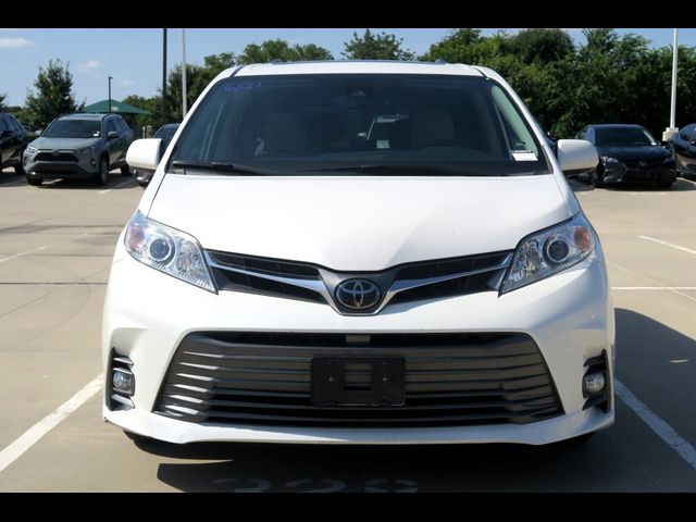 2020 Toyota Sienna XLE