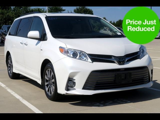 2020 Toyota Sienna XLE