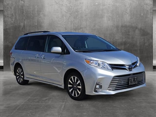 2020 Toyota Sienna XLE