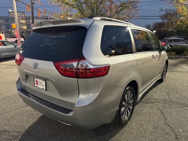 2020 Toyota Sienna XLE