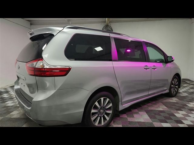 2020 Toyota Sienna XLE