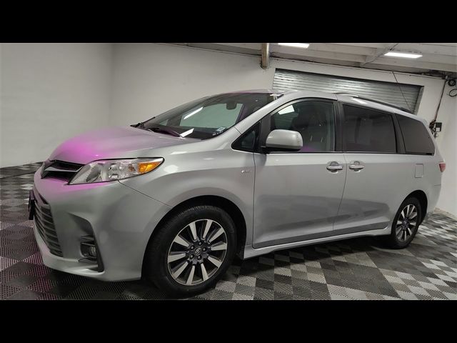 2020 Toyota Sienna XLE
