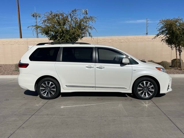 2020 Toyota Sienna XLE