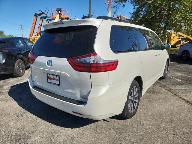 2020 Toyota Sienna XLE