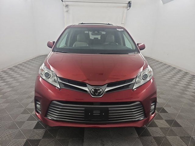 2020 Toyota Sienna XLE