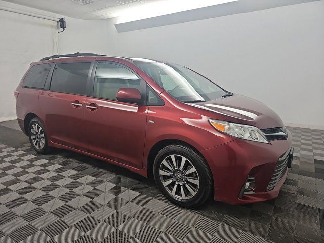 2020 Toyota Sienna XLE