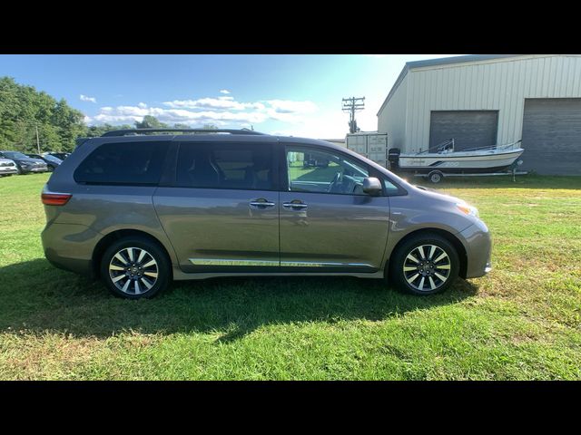 2020 Toyota Sienna XLE