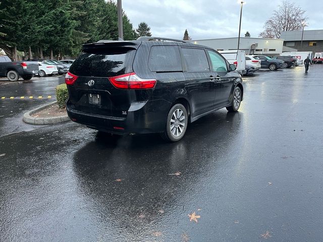 2020 Toyota Sienna XLE