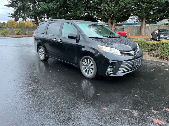 2020 Toyota Sienna XLE