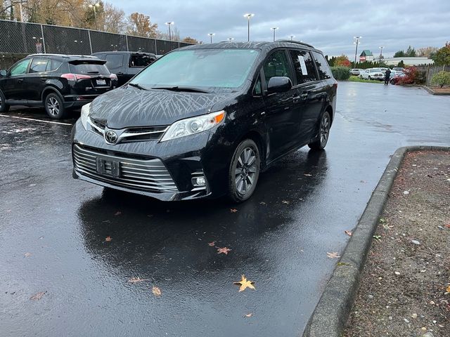 2020 Toyota Sienna XLE