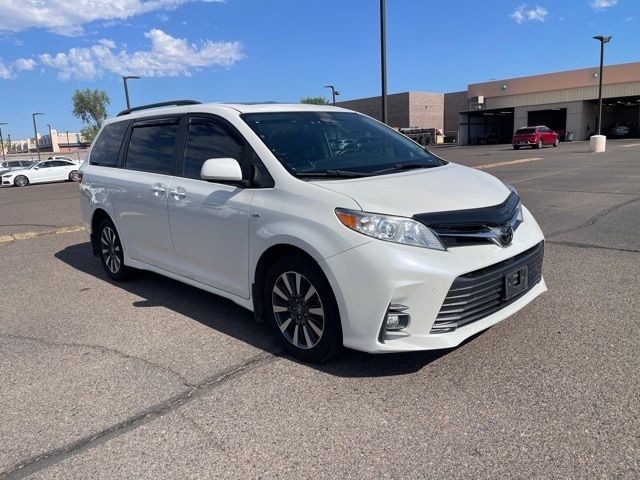 2020 Toyota Sienna XLE