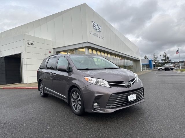 2020 Toyota Sienna XLE